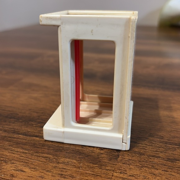 VINTAGE PRE OWNED FISHER PRICE LITTLE PEOPLE PHONE BOOTH WITH WORKING DOOR - Picture 3 of 11